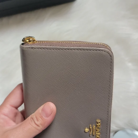 PRADA - Picture 7 of 16